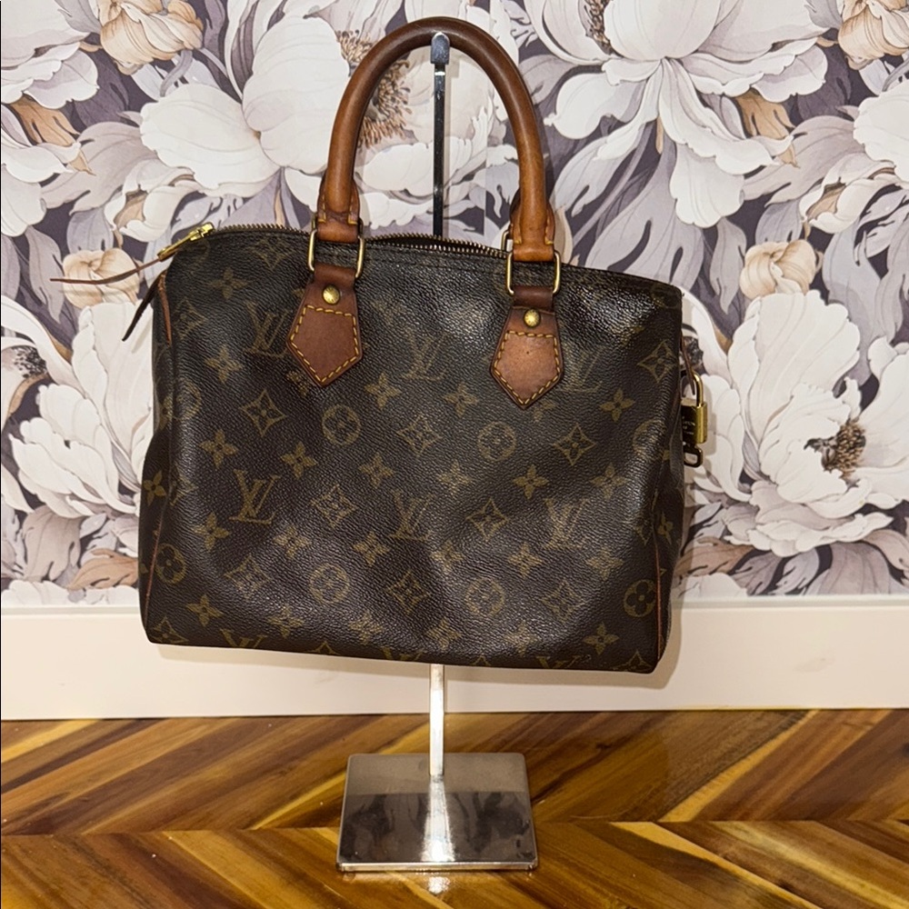 Authentic vintage Louis Vuitton speedy 25